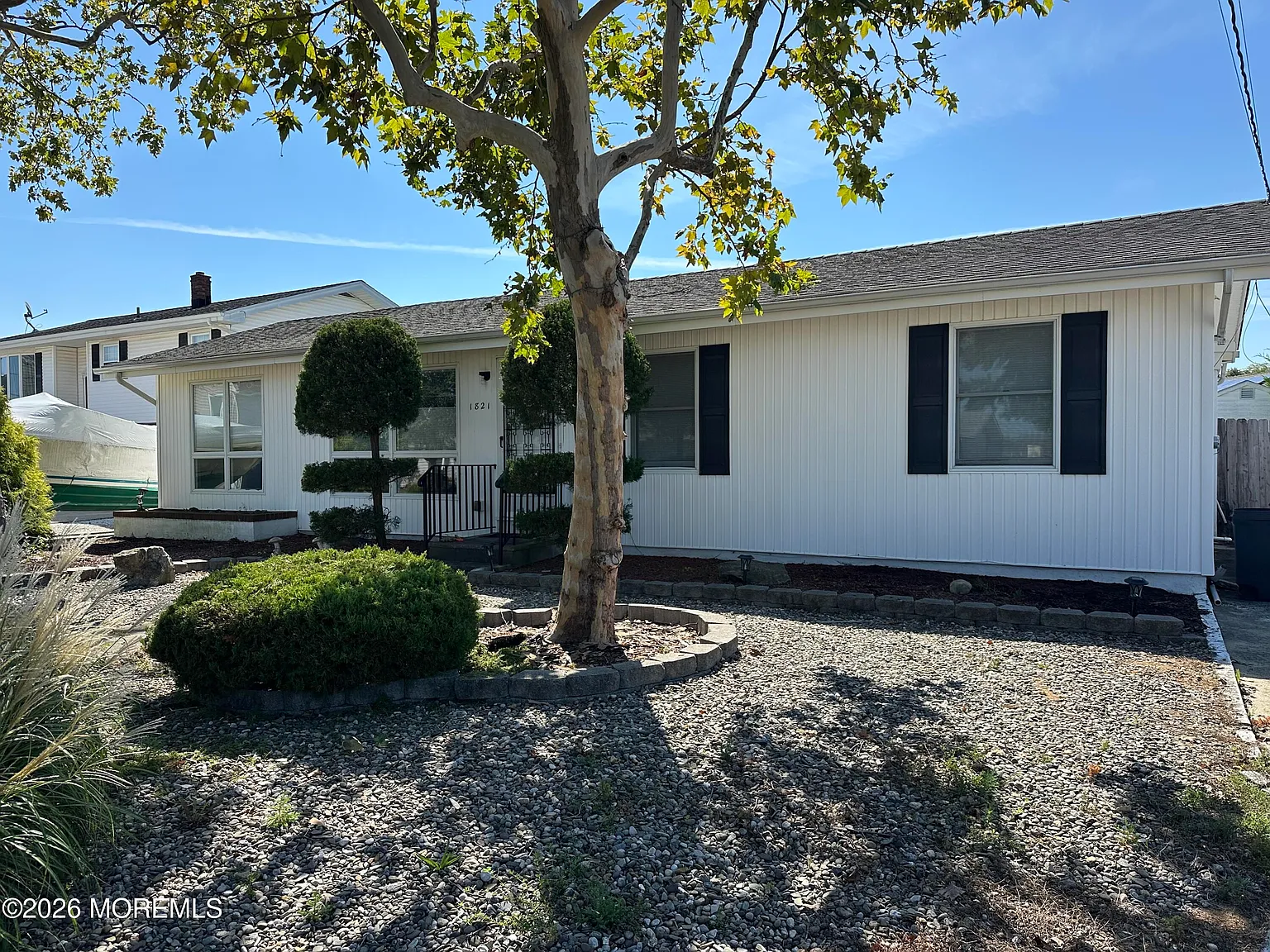 3 bed, 1000 sqft, $3,500 — Photo 2
