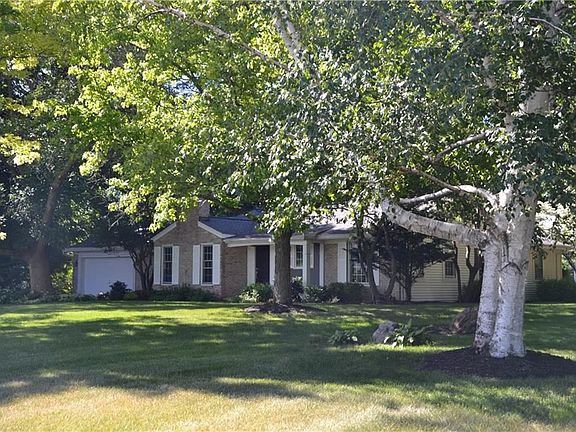 3rd image of 44 Charter Oaks Dr