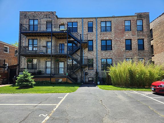 3rd image of 3740 W Wrightwood Ave APT 5