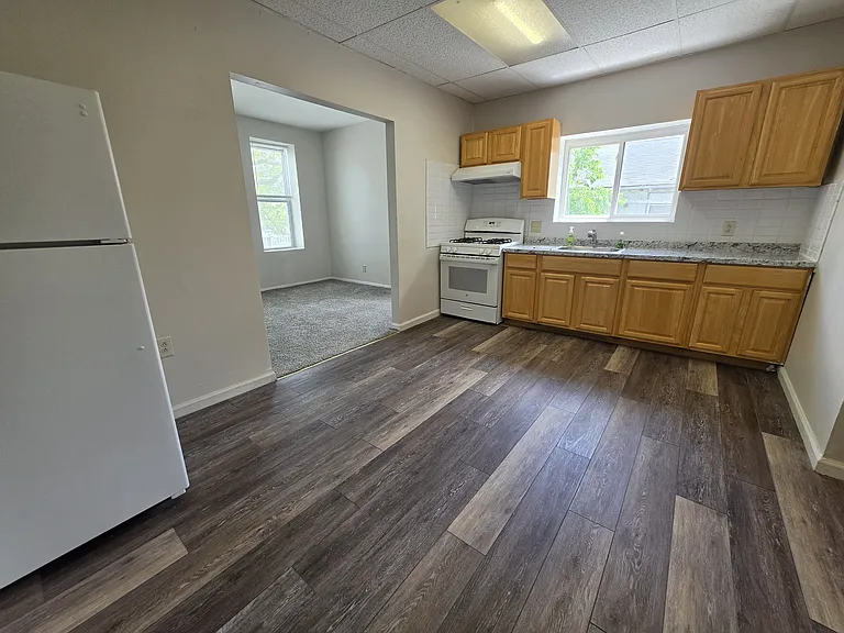1366 E 58th St #3 — Photo 11
