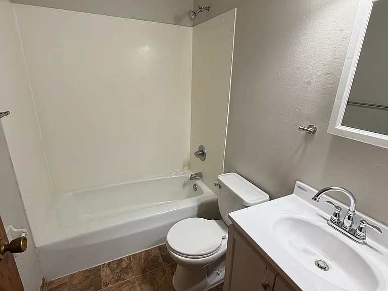 320 Spruce Dr E #8 — Photo 3