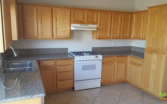 2nd image of 15720 Avenida Atezada