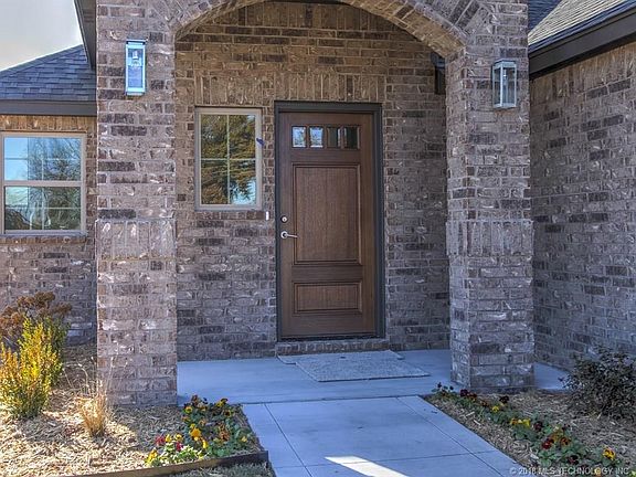 3rd image of 2419 W Kingsport Ct
