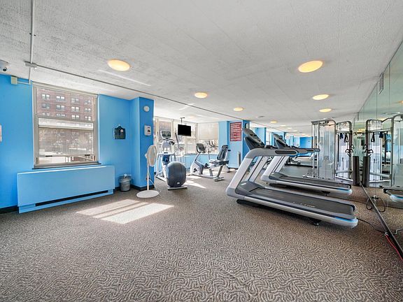 5th image of 525 W Hawthorne Pl APT 1808