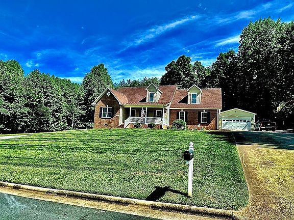 2nd image of 3087 Weddington Way