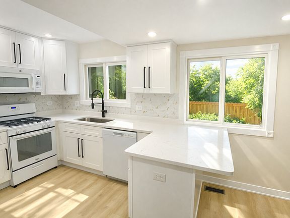 2nd image of 7 Blue Jay Ct