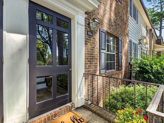 5th image of 3744 Jamestown Cir