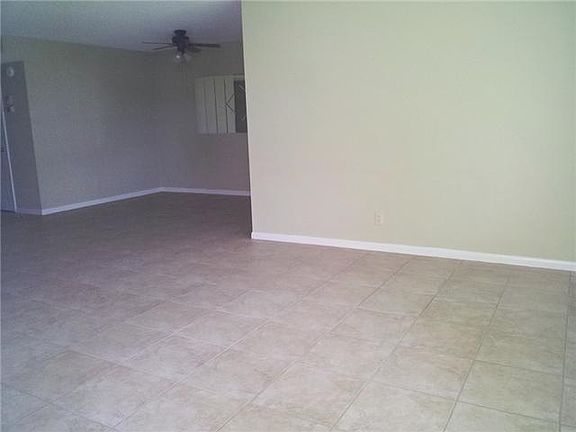 3rd image of 100 Pine Point Dr APT B