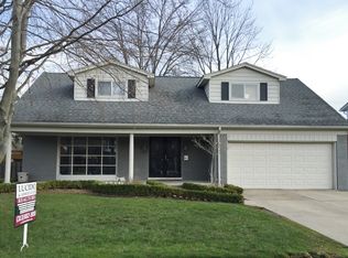 1328 Edmundton Dr, Grosse Pointe Woods, MI 48236
