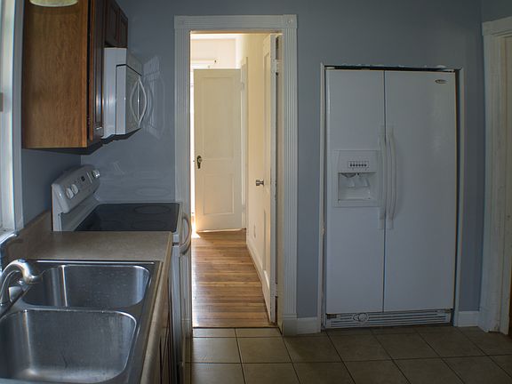 4th image of 4 Garland Ave