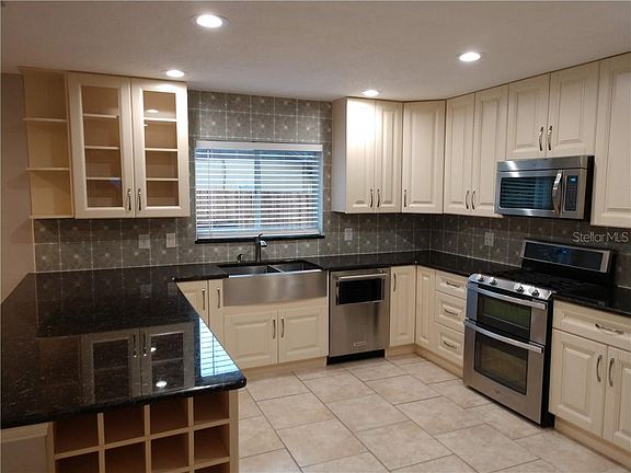 3rd image of 3520 Premier Dr