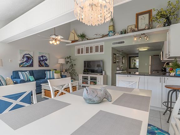 5th image of 4621 Gulf Of Mexico Dr #15D