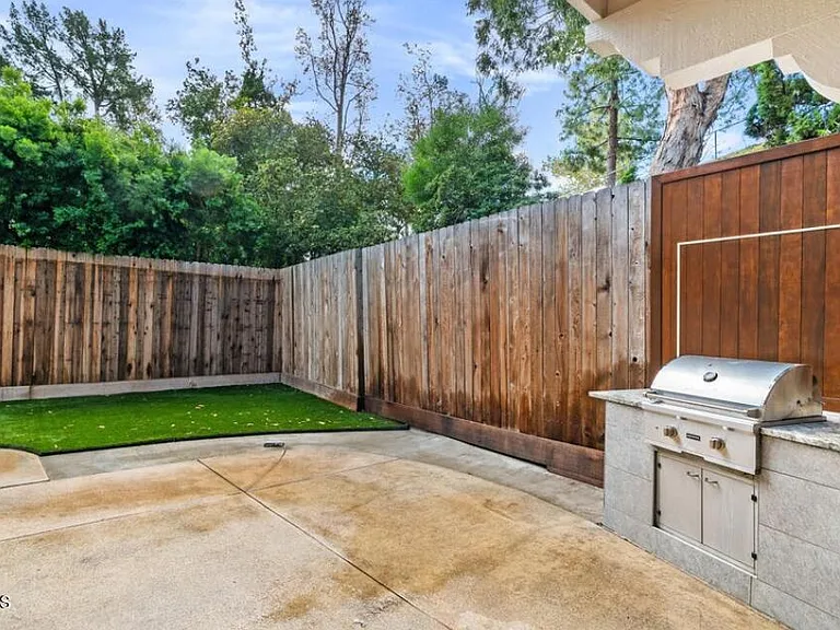447 Santa Barbara Cir — Photo 19