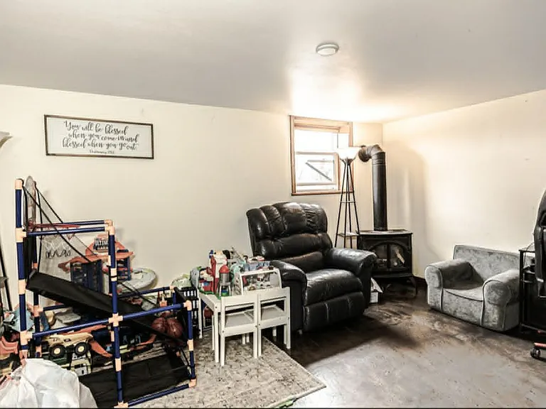 1922 Woodlawn Ave — Photo 6