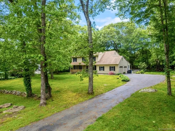 34 Chriswood Trace, Ledyard, CT 06339