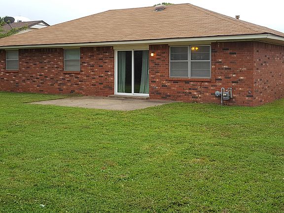 2nd image of 1604 Willow Brook St