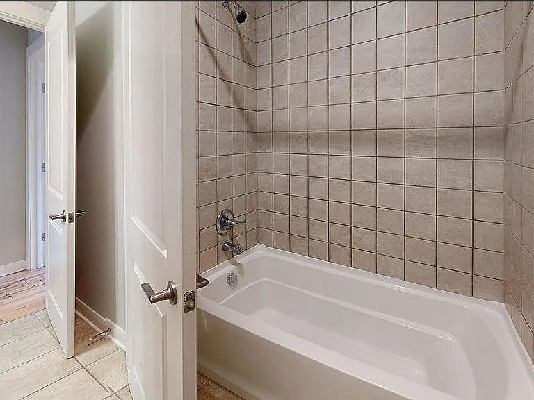 Grant-Commons-1-Bed-Flat-Bathroom Grant-Commons-1-Bed-Flat-Bathroom