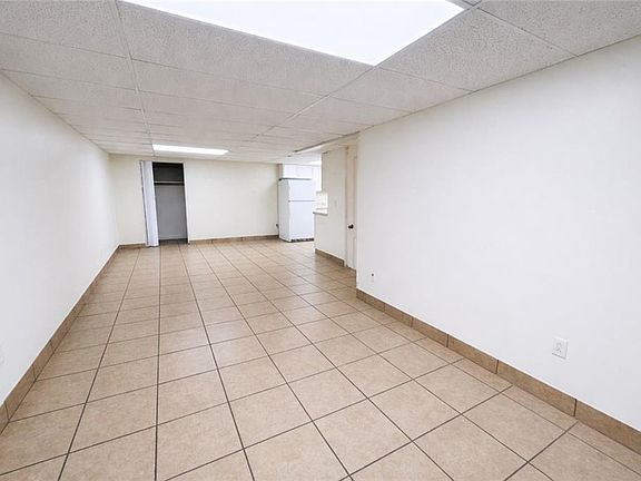4th image of 220 Sandy Springs Pl APT D