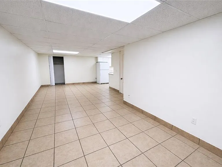 220 Sandy Springs Pl #D — Photo 4