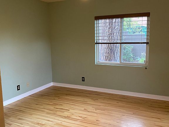2nd image of 805 Loma Vista Dr NE