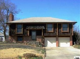 5225 NW 52nd St, Topeka, KS 66618