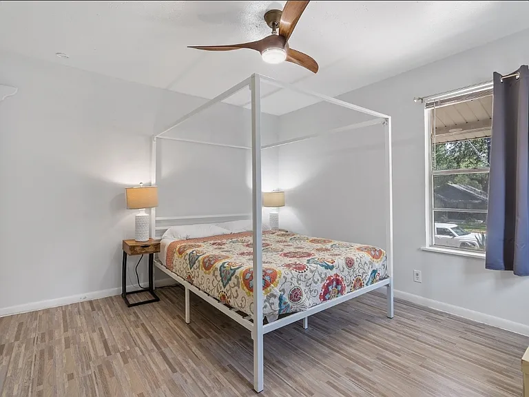 1504 Drake Ave — Photo 7