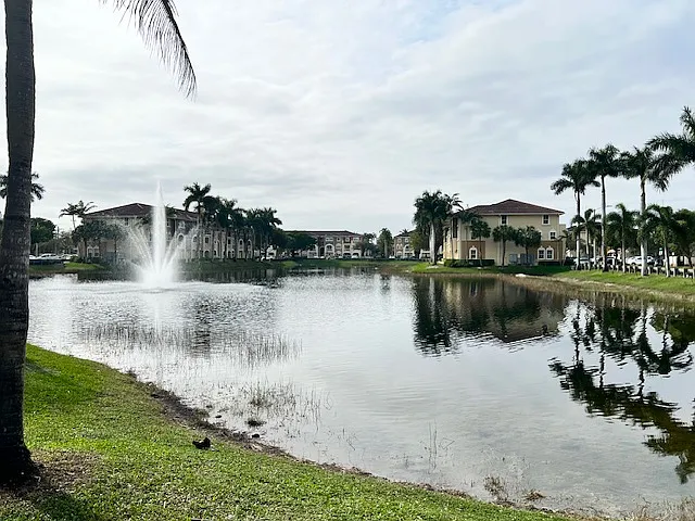 3 bed, 2.5 bath, 1256 sqft, $2,700 — Photo 3