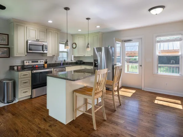 3427 Lake Rd, Woodlawn, TN 37191