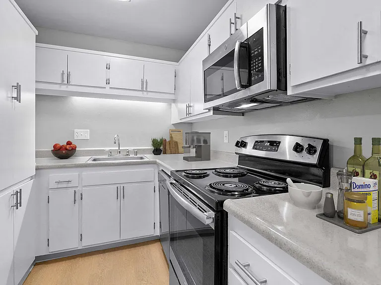 Hidden Creek Apartments — Photo 43