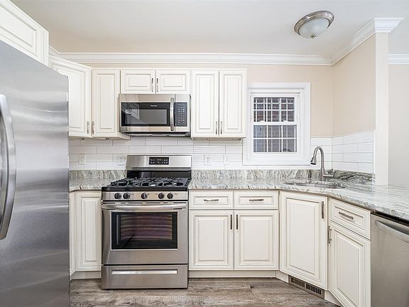 5th image of 35 Fairview Ave