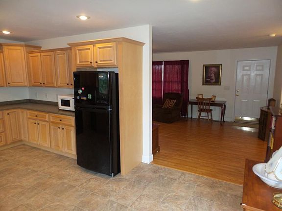 4th image of 220 Sunny Slopes Dr