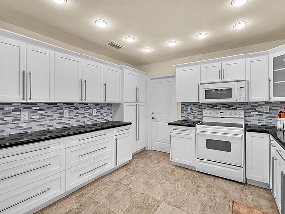 5th image of 1431 NW 71st Avenue