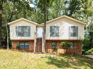 1304 Shades Run Cir, Birmingham, AL 35244