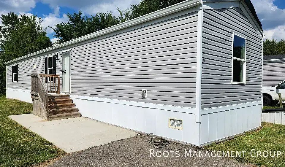 1st image of 47 Oak St #47