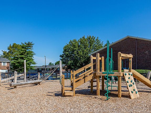 5th image of 600 Whispering Hills Dr #1B-1Ba-768Sqft