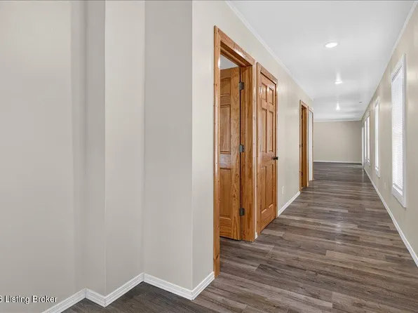 12413 Berrytown Rd, Louisville, KY 40223