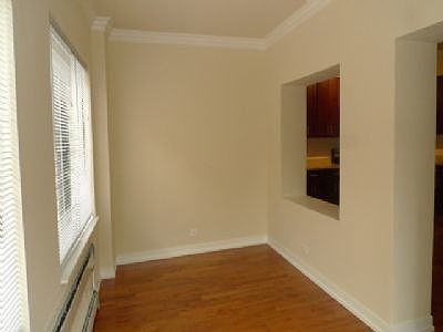 3rd image of 5715 N Kenmore Ave APT 1B