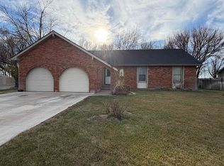 2515 Dry Creek Rd, Great Bend, KS 67530