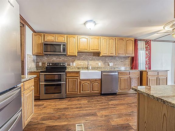 3rd image of 34445 Countryside Dr