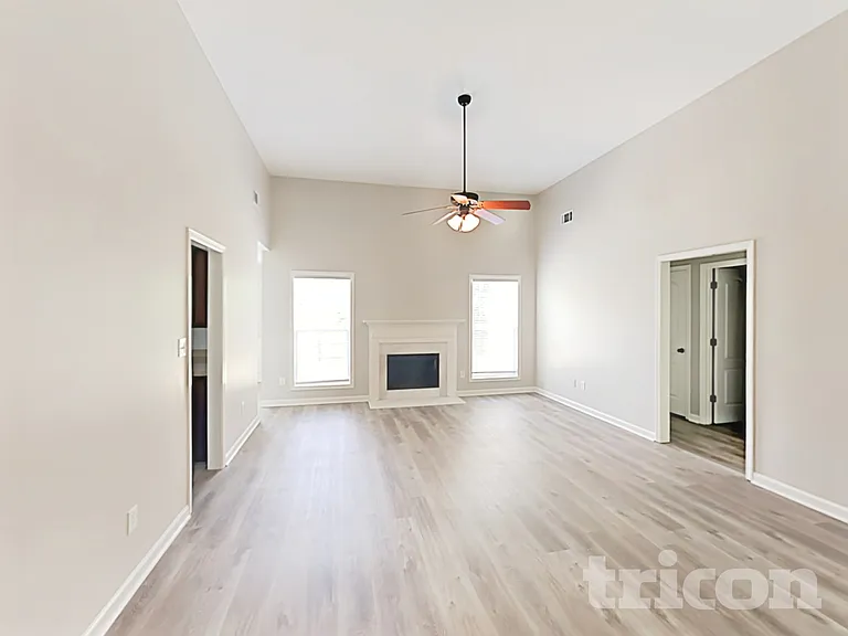 104 Logan Creek Ct — Photo 2