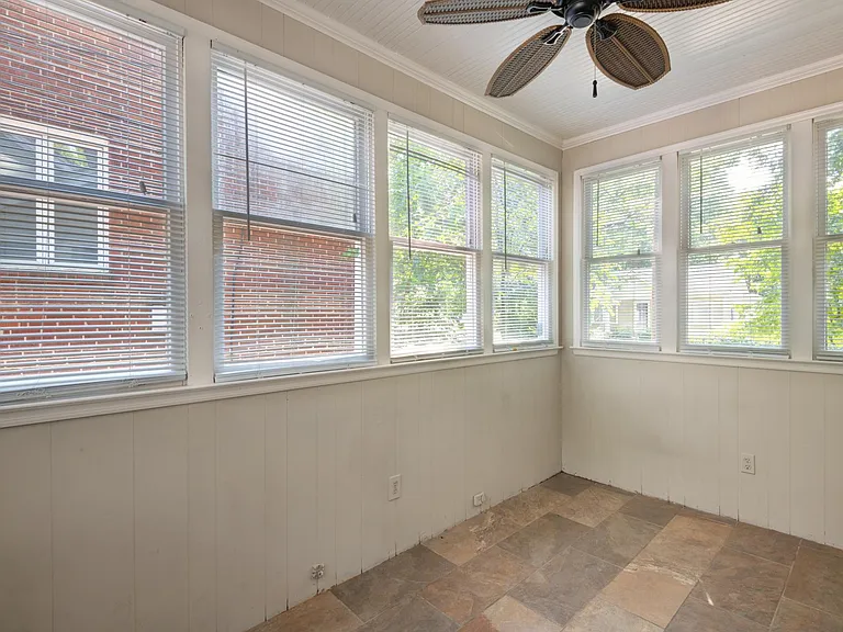 1189 Francis St NW — Photo 10