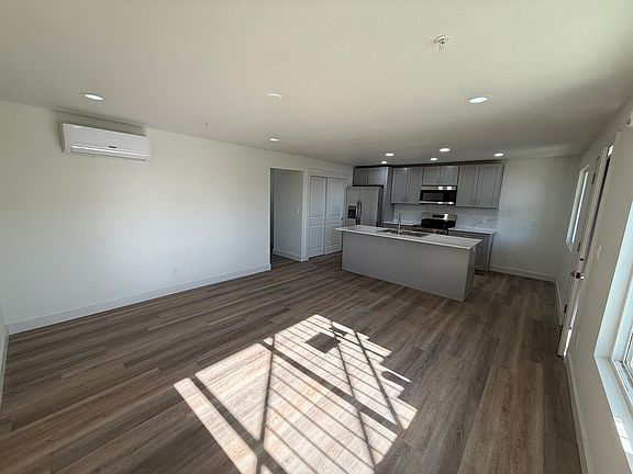 3rd image of 1565 Carlin St #6