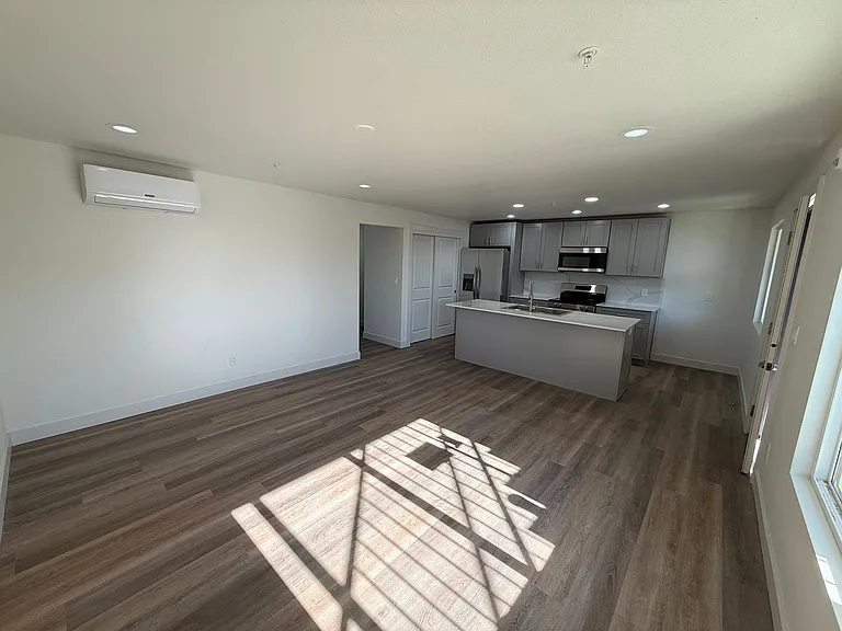 1565 Carlin St — Photo 3