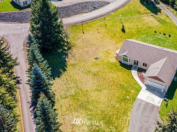 3rd image of 219 Tanglewood Dr