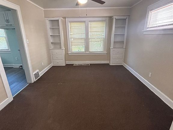 3rd image of 930 E 131st St