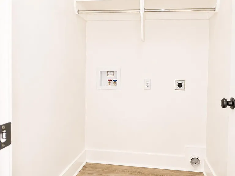 5400 Lotus St — Photo 11