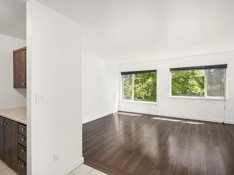 Bayview Apartments — Photo 11