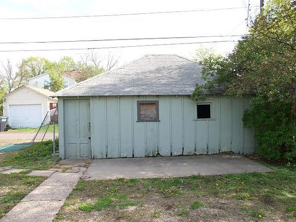 2nd image of 436 Minnehaha Ave W