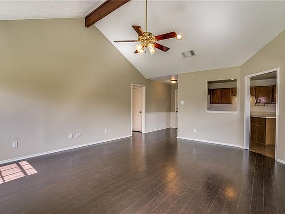 3rd image of 725 Daniels Dr