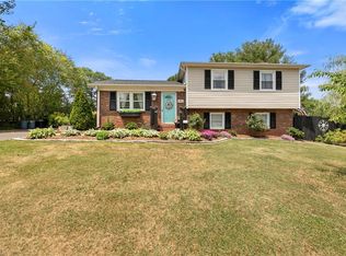 216 Stonehedge Dr, King, NC 27021